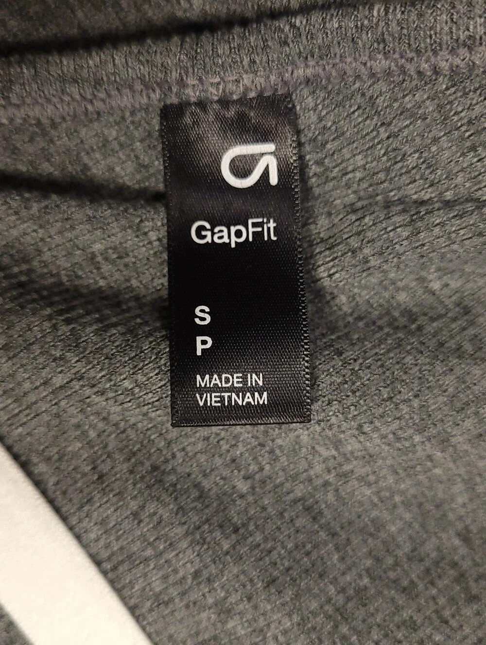 GAPfit V-Neck Ribbed Crop Tank with Shelf-bra Lining, Small - Picture 4 of 5